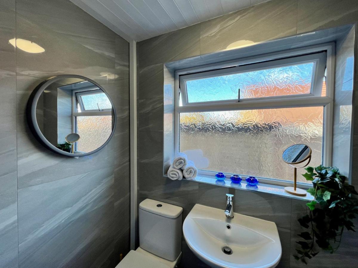 Curzon House One - Great For Contractors Or Family Holidays Клийторпс Екстериор снимка