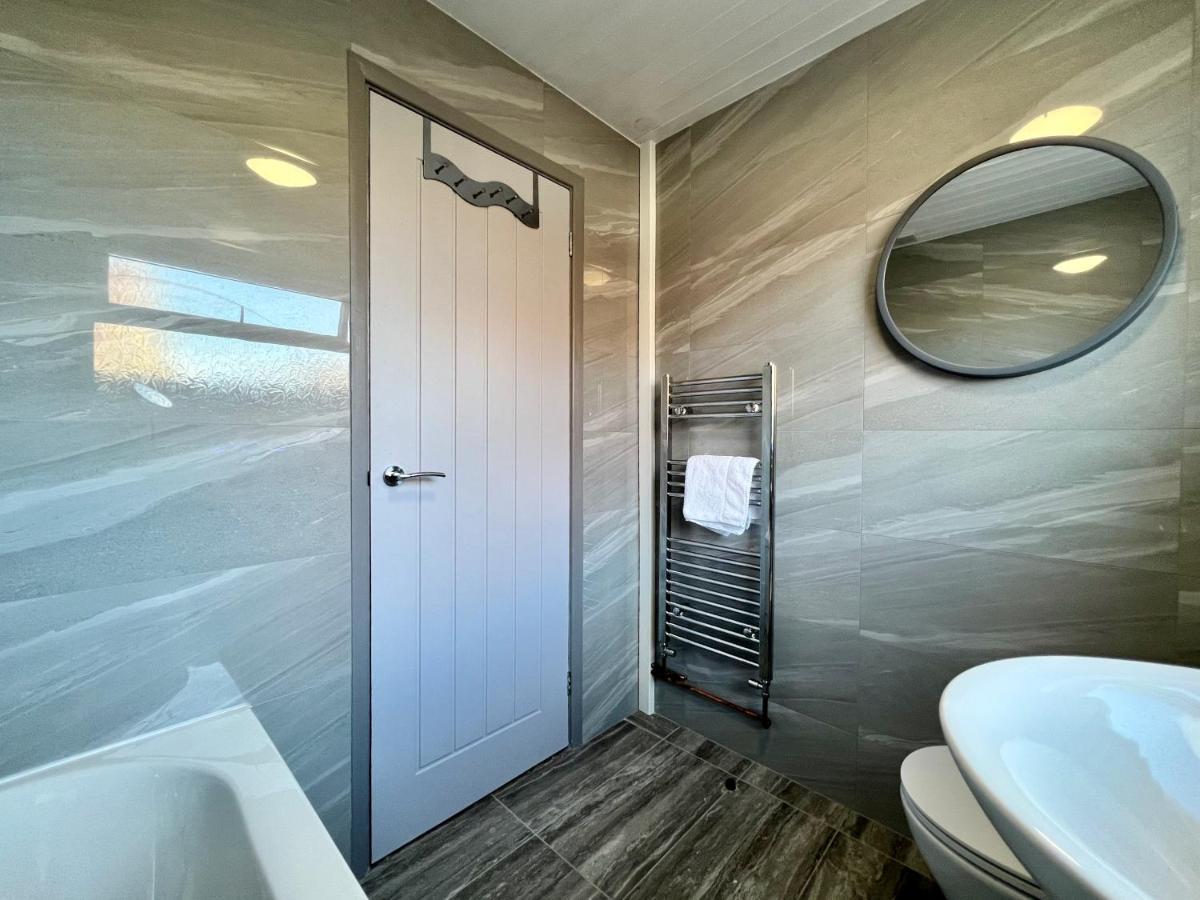 Curzon House One - Great For Contractors Or Family Holidays Клийторпс Екстериор снимка